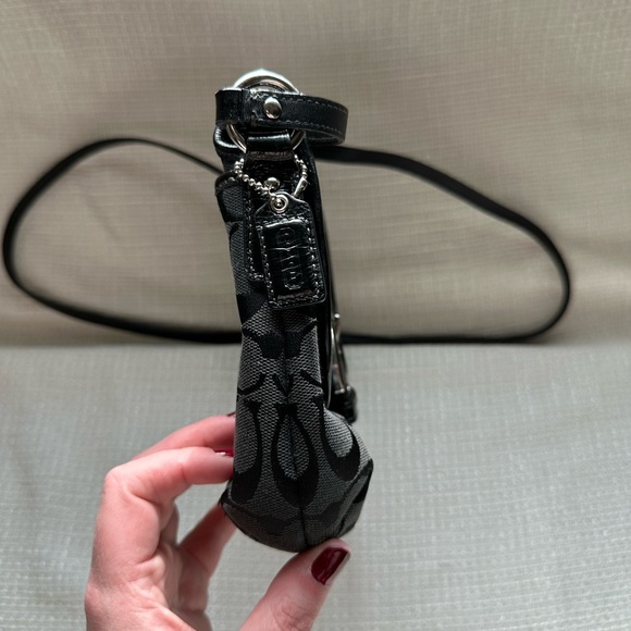 Coach Cross Body Bag - Picture 3 of 9